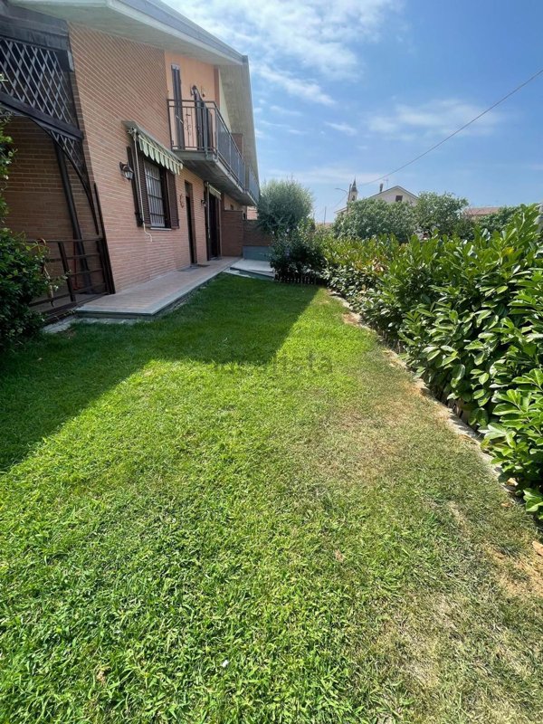 casa indipendente in vendita ad Alessandria in zona Spinetta Marengo