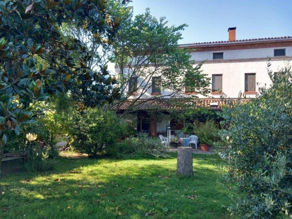 casa indipendente in vendita ad Alessandria in zona Borgo Cittadella