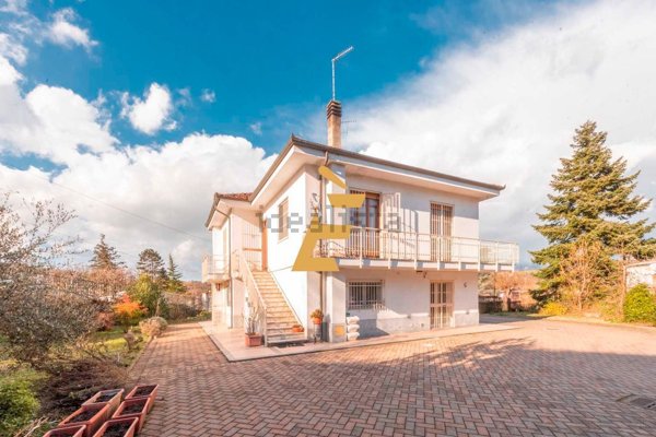 casa indipendente in vendita ad Alessandria in zona Valmadonna