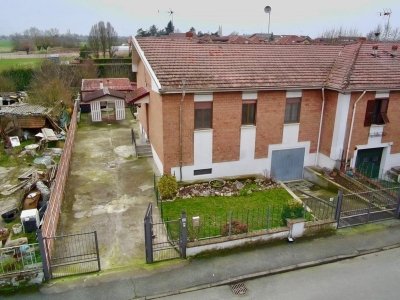 casa indipendente in vendita ad Alessandria in zona Casalbagliano