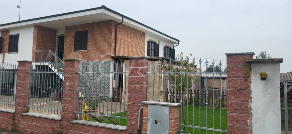 casa indipendente in vendita ad Alessandria in zona Borgo Cittadella