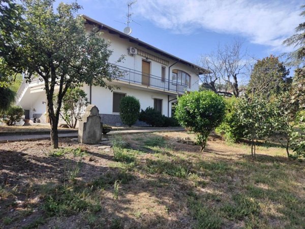 casa indipendente in vendita ad Alessandria in zona Valmadonna