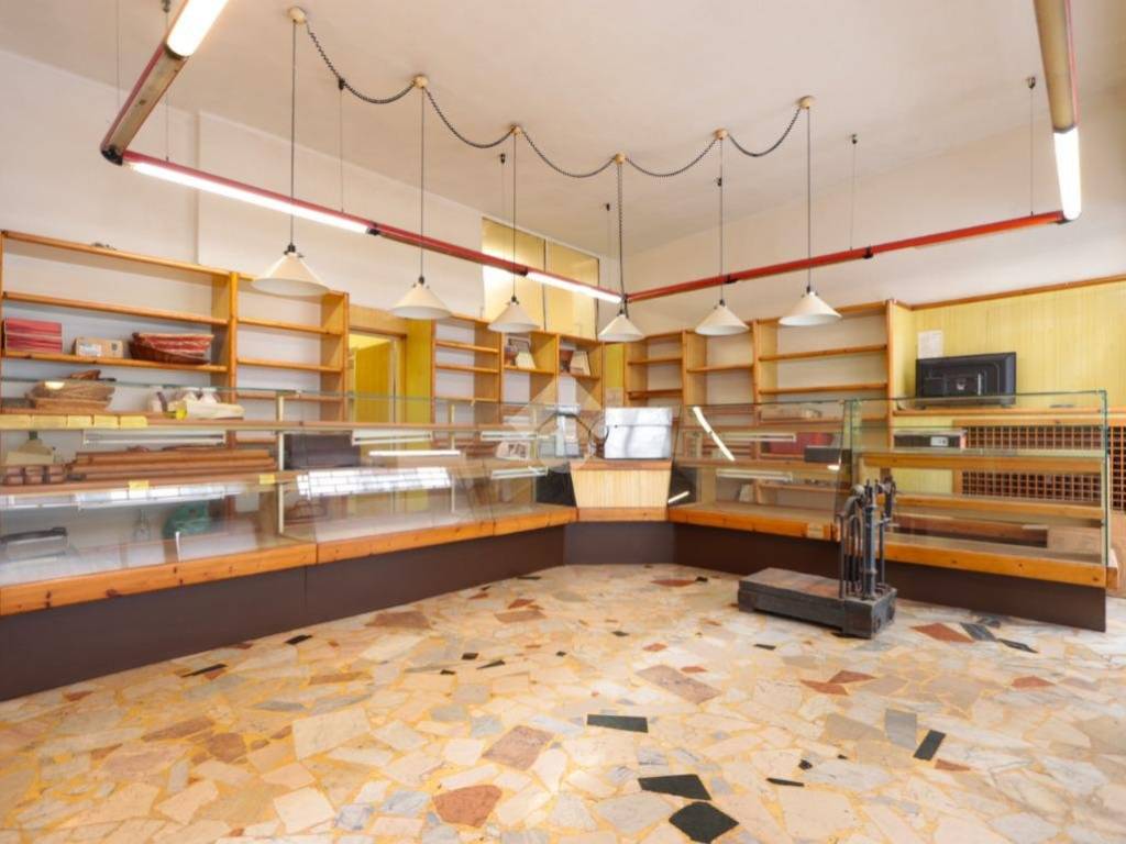 negozio in vendita ad Alessandria in zona Centro Città