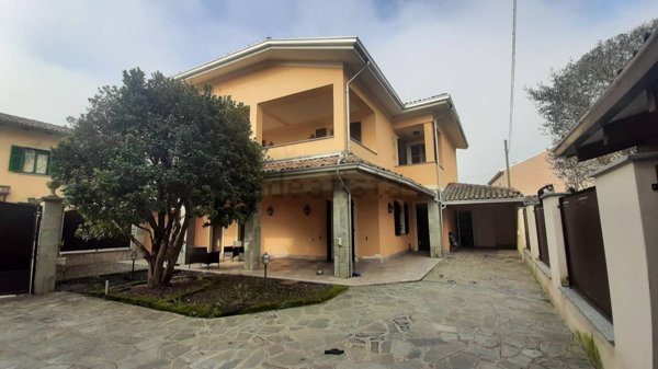 casa indipendente in vendita ad Alessandria in zona Mandrogne