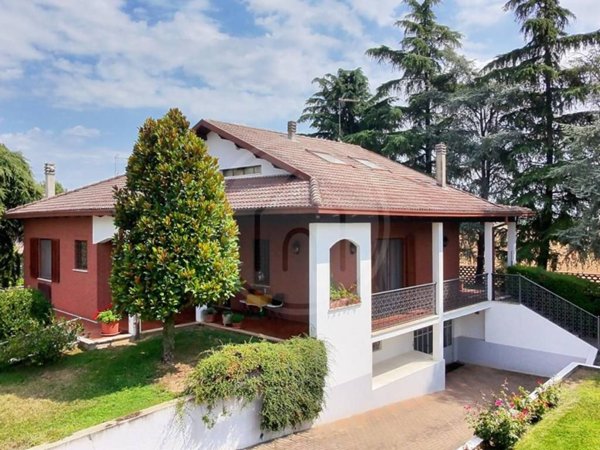 casa indipendente in vendita ad Alessandria in zona Mandrogne