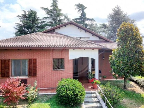 casa indipendente in vendita ad Alessandria in zona Mandrogne