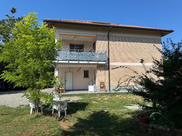 casa indipendente in vendita ad Alessandria in zona Orti