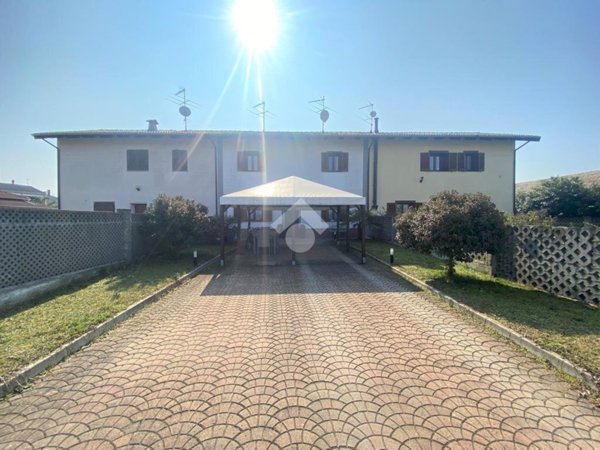 casa indipendente in vendita ad Alessandria in zona Mandrogne