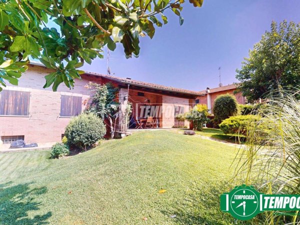 casa indipendente in vendita ad Alessandria in zona Cascinagrossa