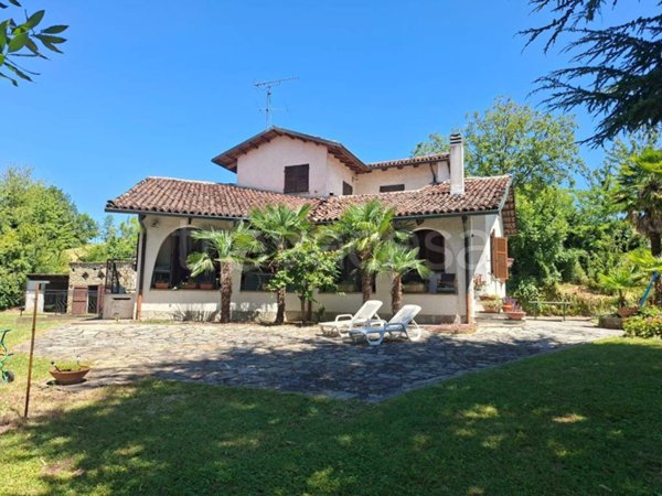 casa indipendente in vendita ad Alessandria in zona Valmadonna