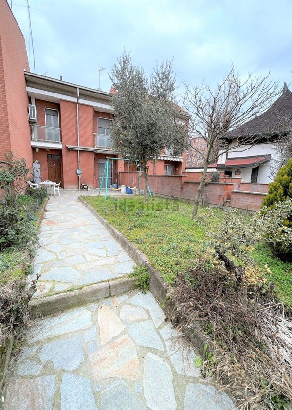 casa indipendente in vendita ad Alessandria in zona zona Pista