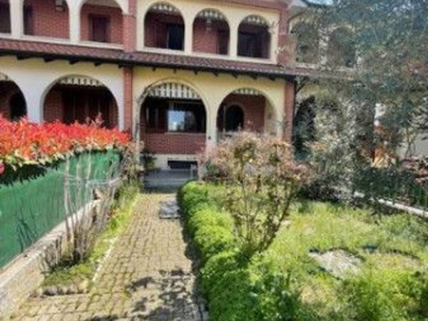 casa indipendente in vendita ad Alessandria in zona Villaggio Europa