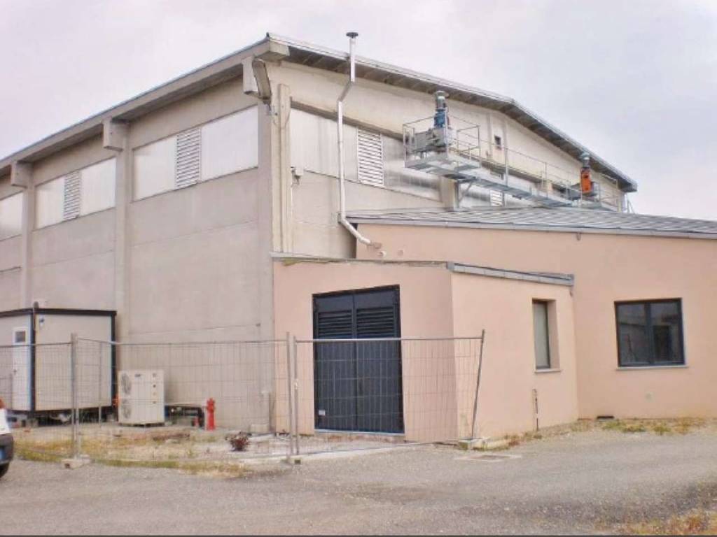 capannone in vendita ad Alessandria in zona Mandrogne