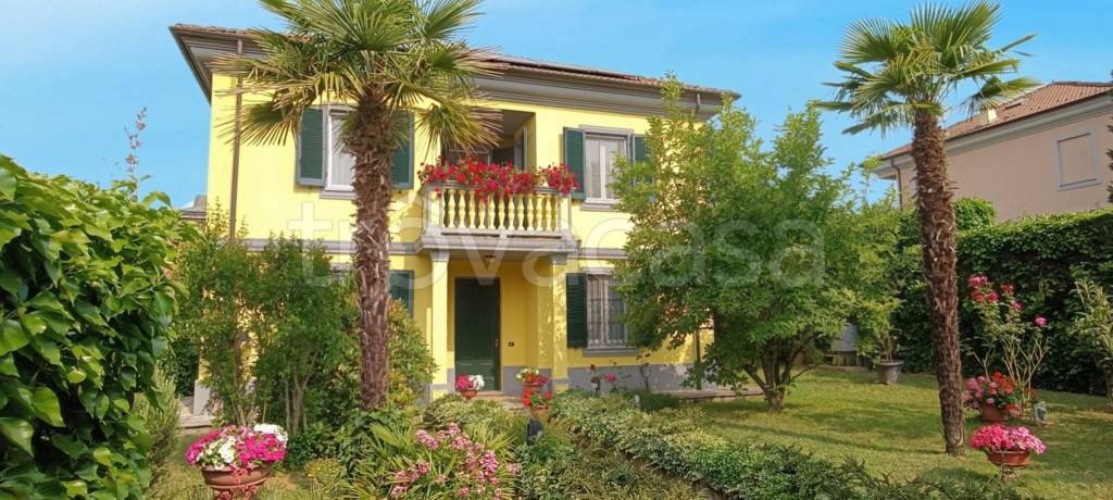 casa indipendente in vendita ad Alessandria in zona Valmadonna