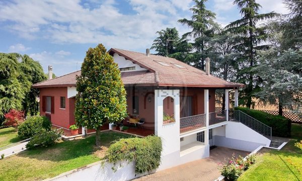 casa indipendente in vendita ad Alessandria in zona San Giuliano Vecchio