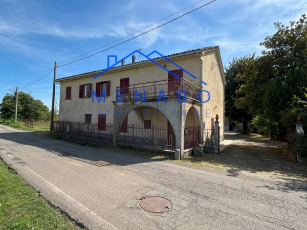 casa indipendente in vendita ad Alessandria in zona Castelceriolo