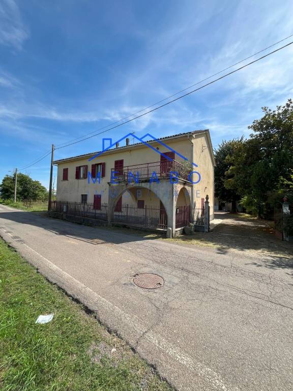 casa indipendente in vendita ad Alessandria in zona Castelceriolo