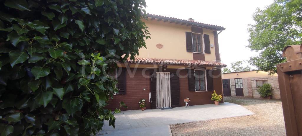 casa indipendente in vendita ad Alessandria in zona Filippona