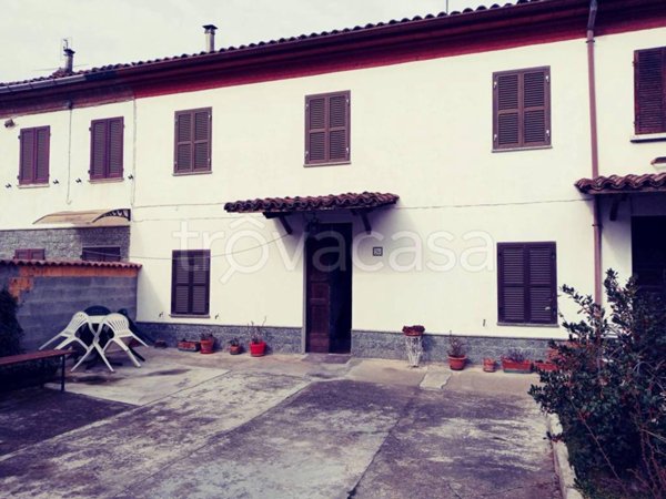 casa indipendente in vendita ad Alessandria in zona Cabanette