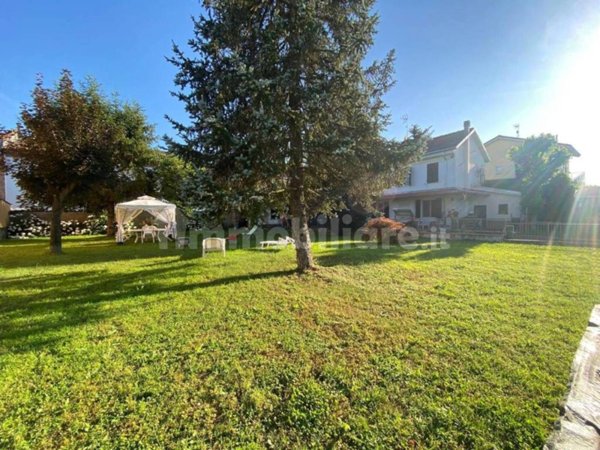 casa indipendente in vendita ad Alessandria in zona Villa del Foro
