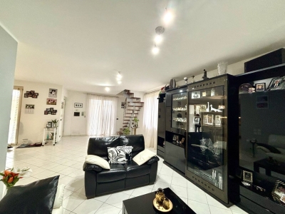 casa indipendente in vendita ad Alessandria in zona Cabanette