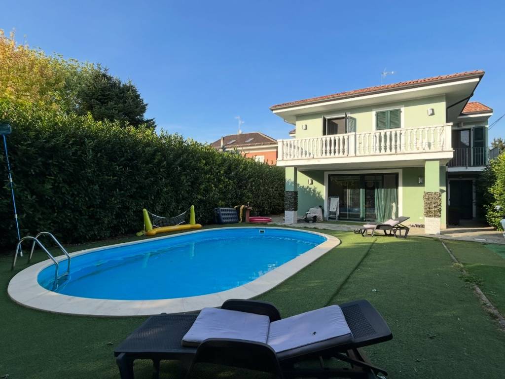 casa indipendente in vendita ad Alessandria in zona Orti