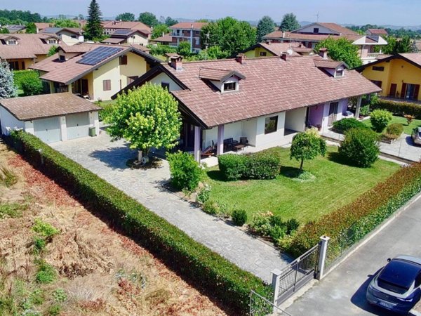 casa indipendente in vendita ad Alessandria in zona Cantalupo