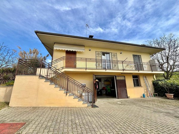 casa indipendente in vendita ad Alessandria in zona Valle San Bartolomeo