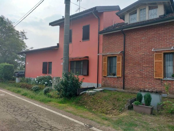 casa indipendente in vendita ad Alessandria in zona Castelceriolo