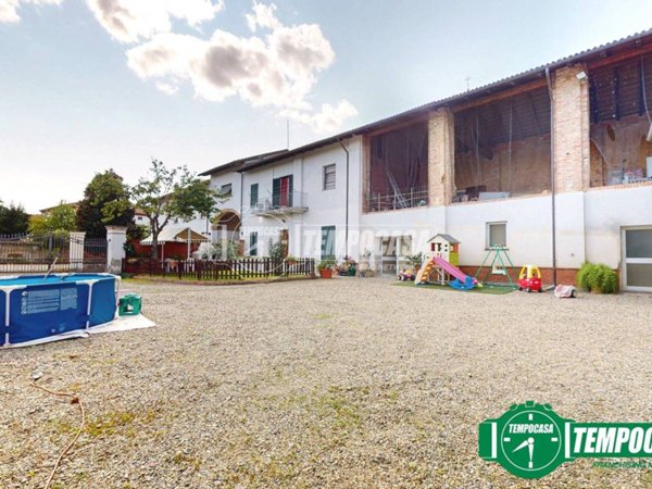 casa indipendente in vendita ad Alessandria in zona Casalbagliano