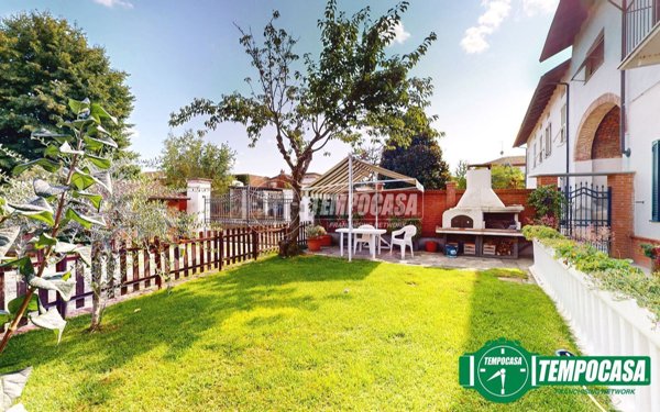 casa indipendente in vendita ad Alessandria in zona Cabanette