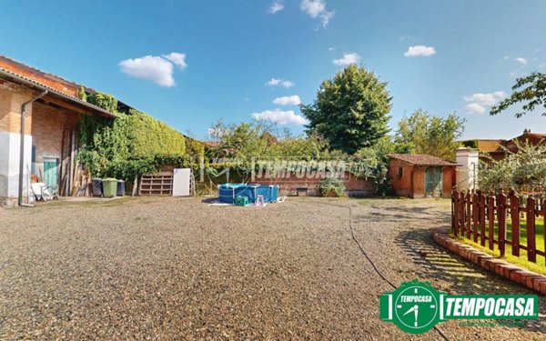 casa indipendente in vendita ad Alessandria in zona Cabanette