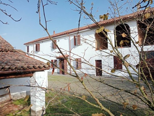 casa indipendente in vendita ad Alessandria in zona Litta Parodi