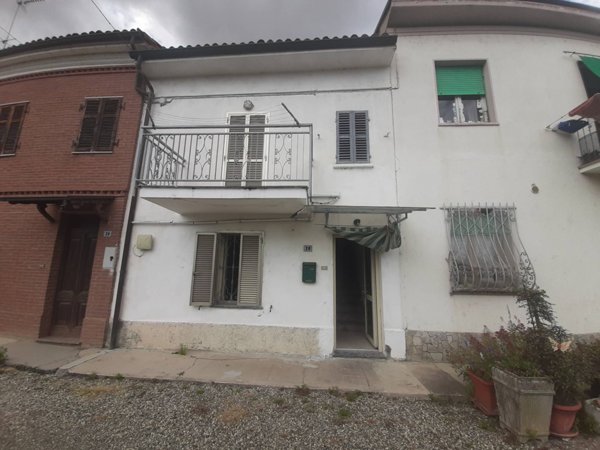 casa indipendente in vendita ad Alessandria in zona San Michele