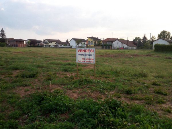 terreno edificabile in vendita ad Alessandria in zona Lobbi