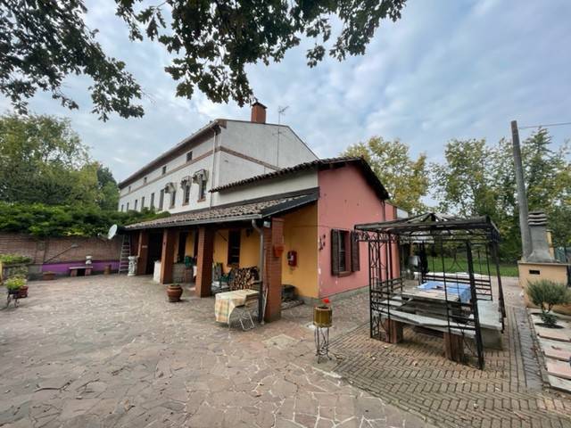 casa indipendente in vendita ad Alessandria in zona Valmadonna