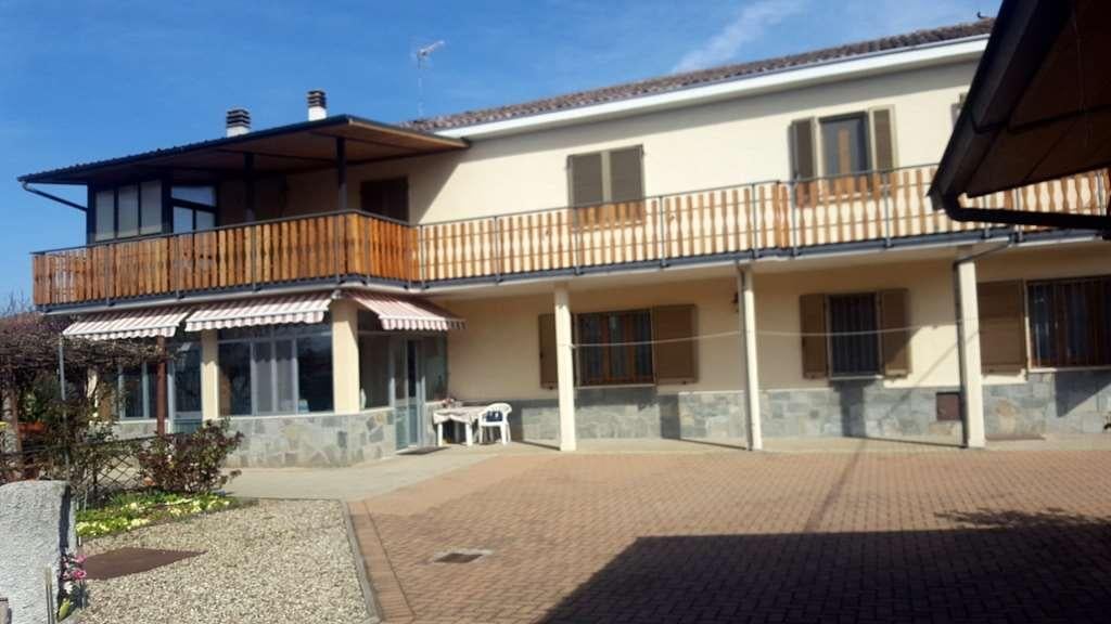 casa indipendente in vendita ad Alessandria in zona Mandrogne