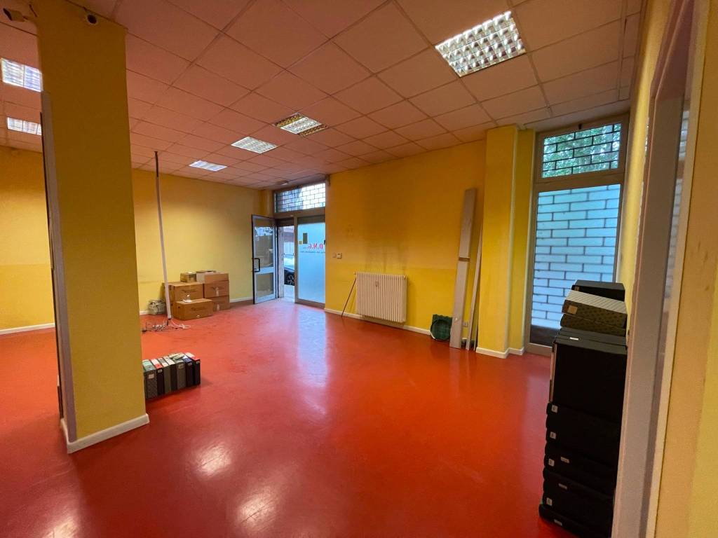negozio in vendita ad Alessandria in zona Centro Città