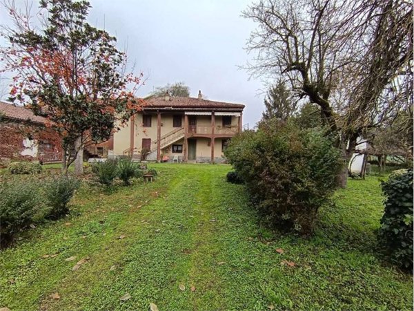 casa indipendente in vendita ad Alessandria in zona Valmadonna