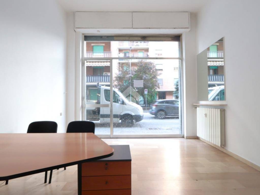 ufficio in vendita ad Alessandria in zona Borgo Rovereto