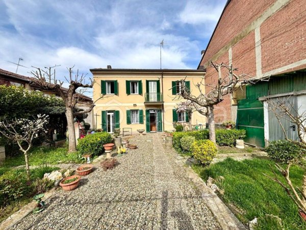 casa indipendente in vendita ad Alessandria in zona Orti