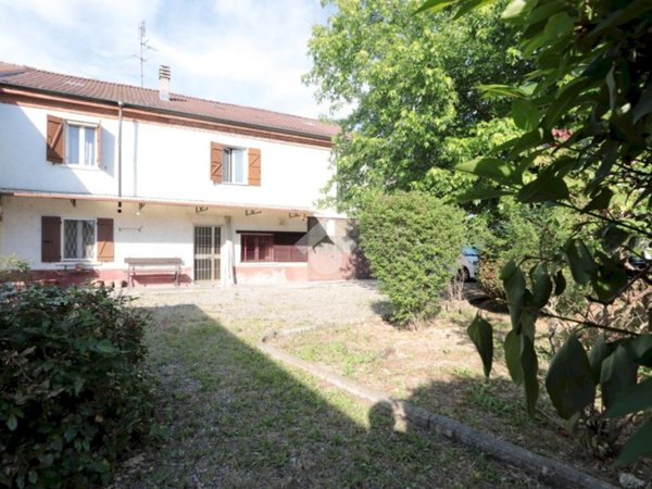 casa indipendente in vendita ad Alessandria in zona Cantalupo