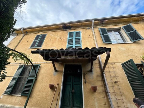 casa indipendente in vendita ad Alessandria in zona Valle San Bartolomeo