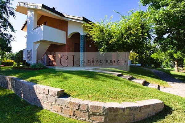 casa indipendente in vendita ad Alessandria in zona Cantalupo