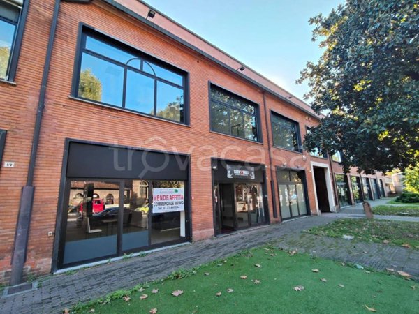negozio in vendita ad Alessandria in zona zona Pista