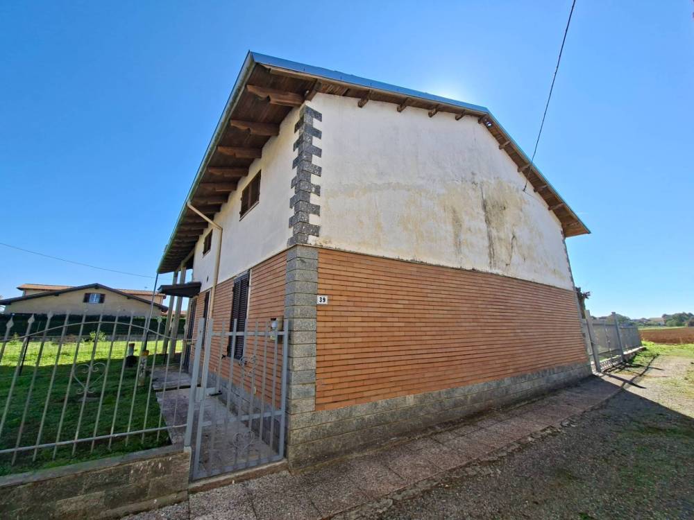 casa indipendente in vendita ad Alessandria in zona Mandrogne