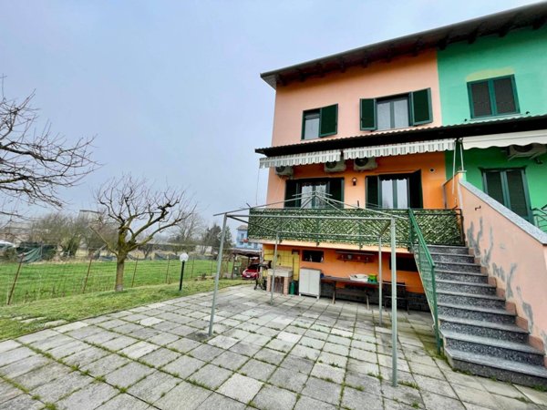 casa indipendente in vendita ad Alessandria in zona Casalbagliano