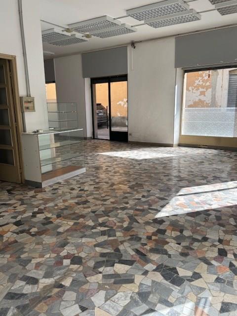 negozio in vendita ad Alessandria