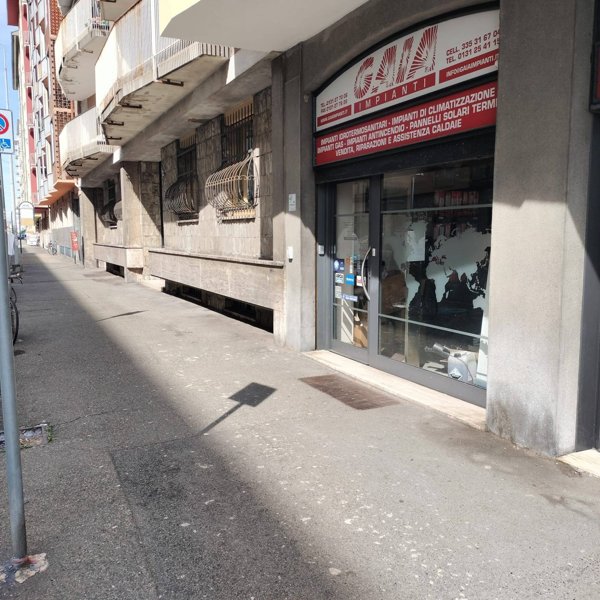 locale commerciale in vendita ad Alessandria in zona Centro Città