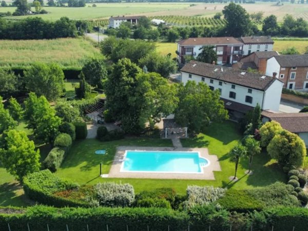 casa indipendente in vendita ad Alessandria in zona Lobbi